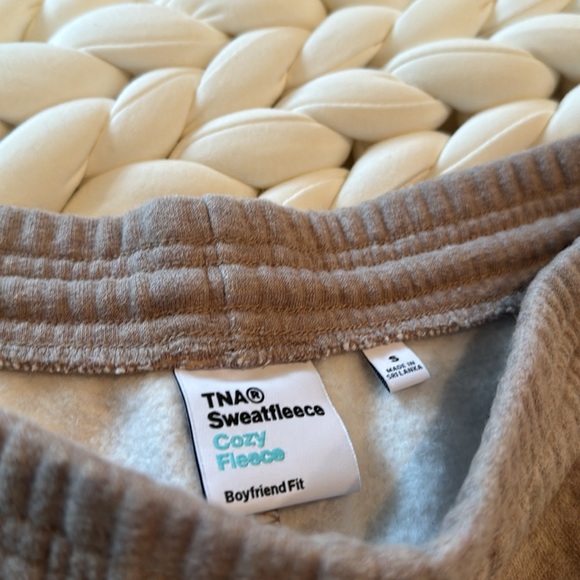 aritzia tna cozy fleece sweatshort - Picture 3 of 4